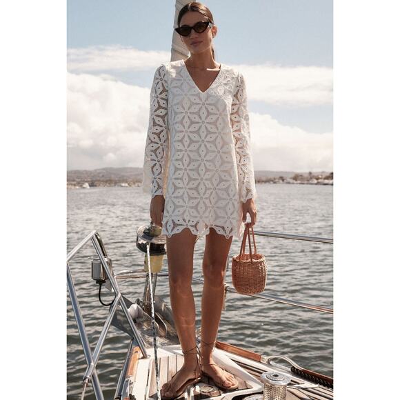 Tuckernuck Dresses & Skirts - TUCKERNUCK White Floral Lace Camilla Dress Size M NWT Retail $248 Tuckernuck